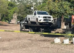 Abandonan camioneta con múltiples impactos de bala en la colonia República Mexicana de Culiacán