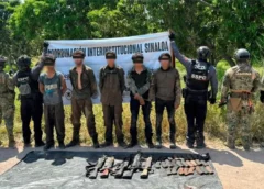 Capturan a ocho presuntos sicarios y aseguran 33 armas largas, vehículos, explosivos y droga en el sur de Sinaloa