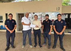 Alberto “El Capy” Rivera entrega apoyo de 50 mil pesos a Bomberos de Angostura