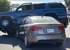 Vagoneta termina encima de un Kia tras aparatoso choque en Los Mochis