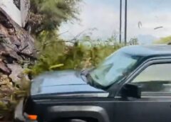 Reportera y camarógrafo son embestidos por camioneta durante transmisión en vivo en Monterrey